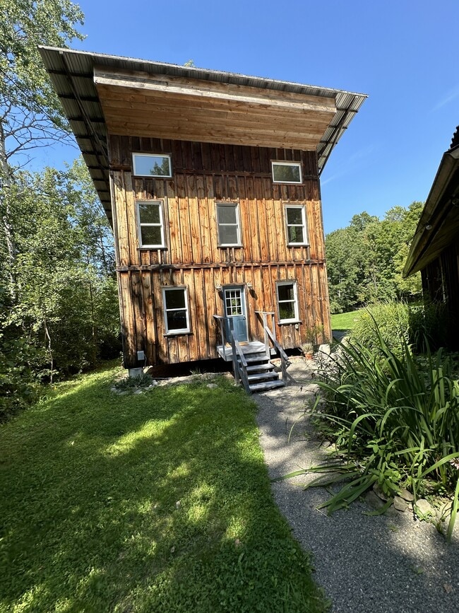 62 Mt Pleasant Rd in Ithaca, NY - Building Photo - Building Photo