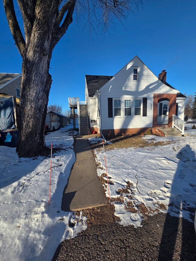 335 Shakopee Ave E, Unit 2 in Shakopee, MN - Building Photo - Building Photo