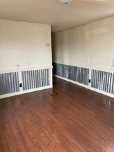 315 W Pine St in Phillipsburg, MO - Building Photo - Building Photo