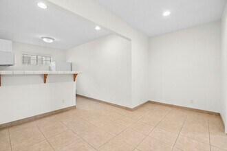 221 Cabrillo St in Costa Mesa, CA - Building Photo - Building Photo