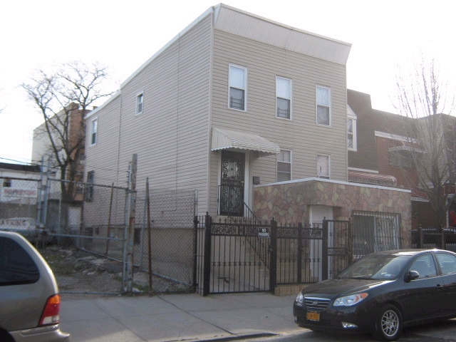 1270 Dekalb Ave in Brooklyn, NY - Building Photo