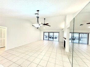 15028 Redcliff Dr in Tampa, FL - Building Photo - Building Photo