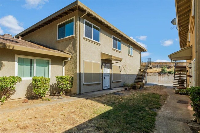 11520 Garnet Way in Auburn, CA - Building Photo - Building Photo