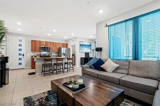 11237 Rainbow Peak Ave in Las Vegas, NV - Building Photo - Building Photo