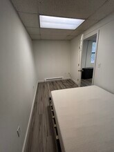 38 N Main St, Unit Apt #4 in Shenandoah, PA - Building Photo - Building Photo