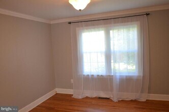 7585 Seabrook Ln in Springfield, VA - Building Photo - Building Photo