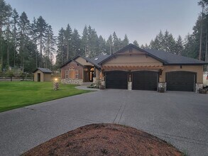 1945 SE Van Skiver Rd in Port Orchard, WA - Building Photo - Building Photo