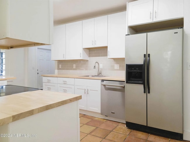 4609 Avenue B, Unit North 1 in St. Augustine, FL - Foto de edificio - Building Photo