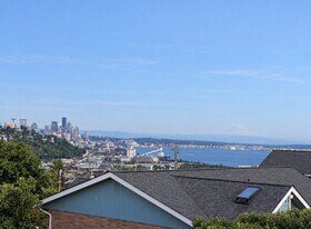 2609 W Halladay St, Unit Upper Unit in Seattle, WA - Building Photo