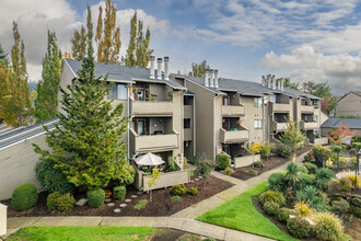 Town Center Heights in Happy Valley, OR - Building Photo - Building Photo