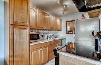 1233 N Ogden St, Unit 102 in Denver, CO - Foto de edificio - Building Photo