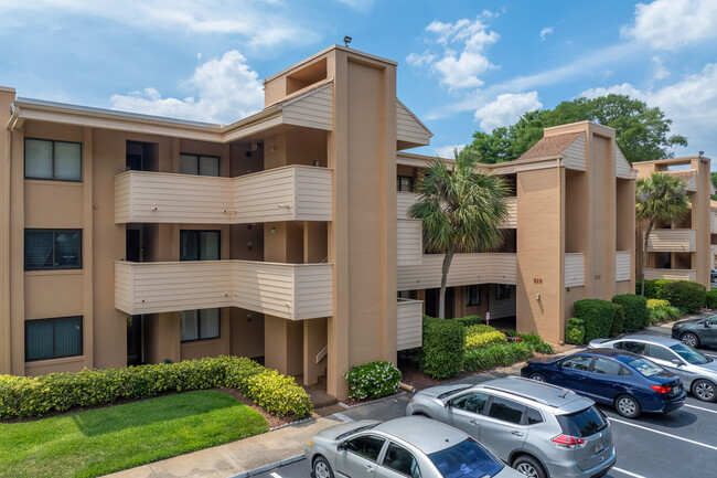 Cranes Roost Village Condominiums in Altamonte Springs, FL - Foto de edificio - Building Photo
