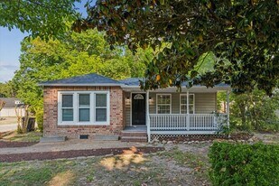 3885 Strawberry Plains Rd in Williamsburg, VA - Building Photo