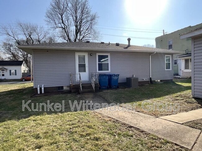 221 Gilbert St in Belleville, IL - Building Photo - Building Photo