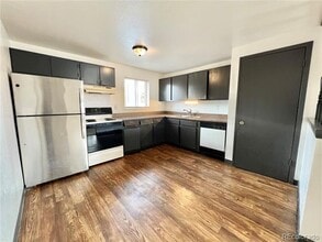 1080 S Eliot St in Denver, CO - Foto de edificio - Building Photo