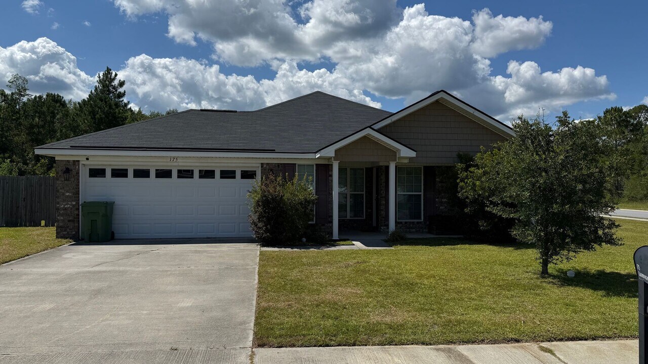 175 Grandview Dr in Hinesville, GA - Building Photo