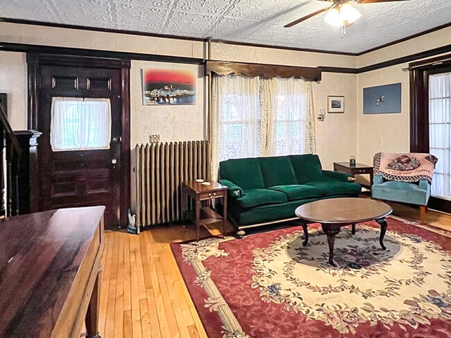 32 Main St in York, ME - Building Photo - Building Photo