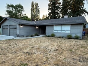 19220 75th Ave NE in Kenmore, WA - Foto de edificio - Building Photo