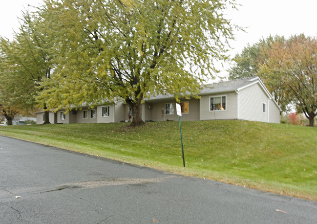 Park Place Apartments in Roberts, WI - Building Photo - Building Photo