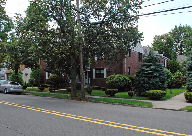 445 Union Ave in Rutherford, NJ - Foto de edificio - Building Photo