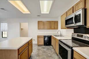 400 Masonwood Dr in Kyle, TX - Building Photo