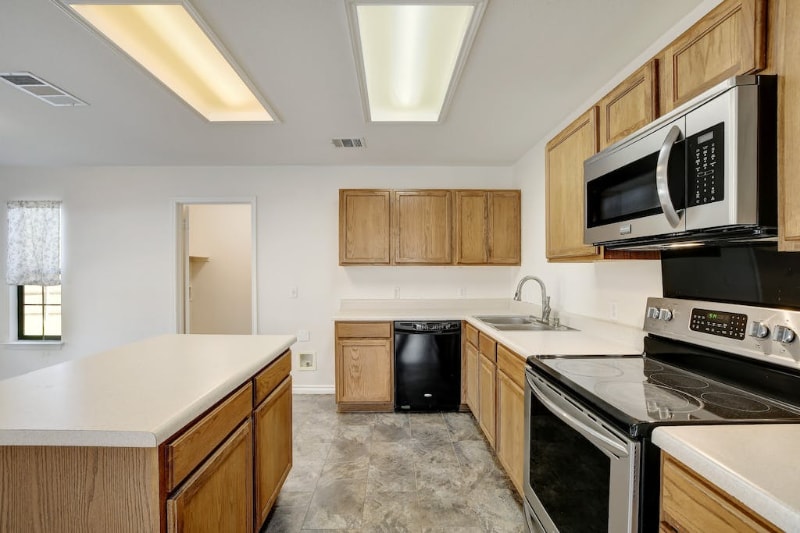 400 Masonwood Dr in Kyle, TX - Foto de edificio