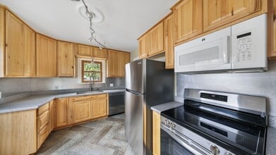 145 SE Glencoe St in Oak Harbor, WA - Building Photo - Building Photo