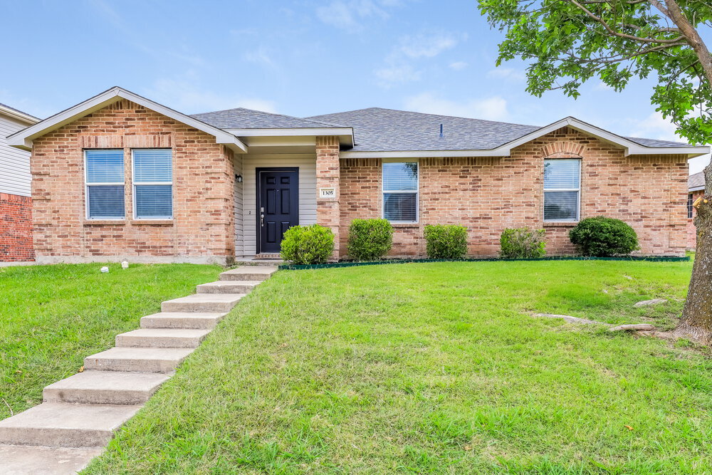 1305 Evergreen St in Royse City, TX - Building Photo