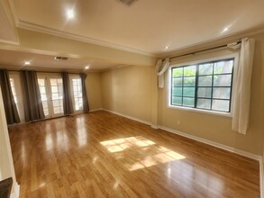 7432 Hazeltine Ave, Unit 9 in Van Nuys, CA - Building Photo - Building Photo