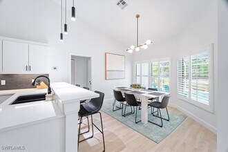 5192 Lochwood Ct in Naples, FL - Building Photo - Building Photo