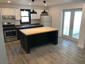 92 5th Ave NW in Waverly, IA - Building Photo - Building Photo