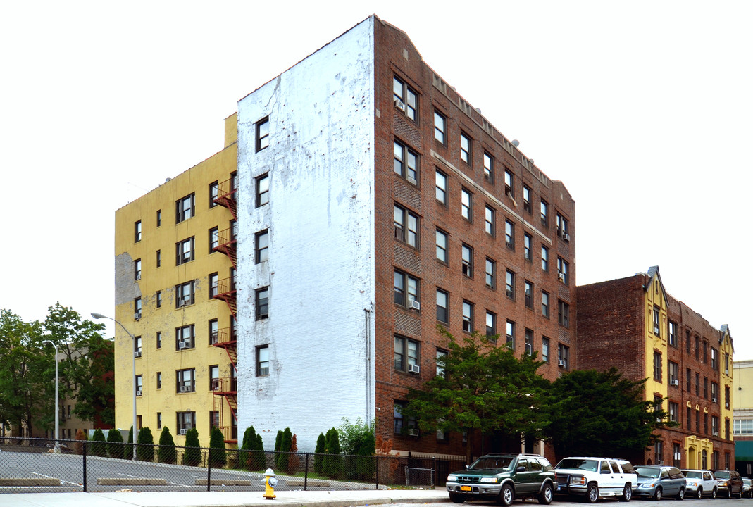 Manor Apartments in New Rochelle, NY - Building Photo