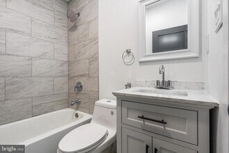 104 W Ontario St in Philadelphia, PA - Foto de edificio - Building Photo