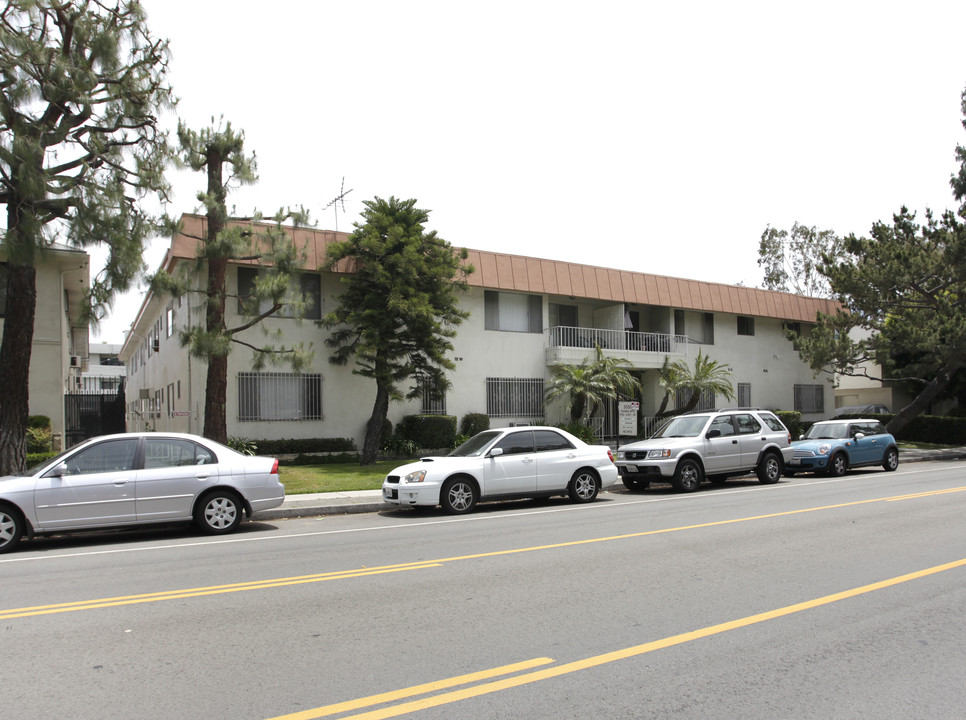 5050 Tujunga Ave in North Hollywood, CA - Foto de edificio