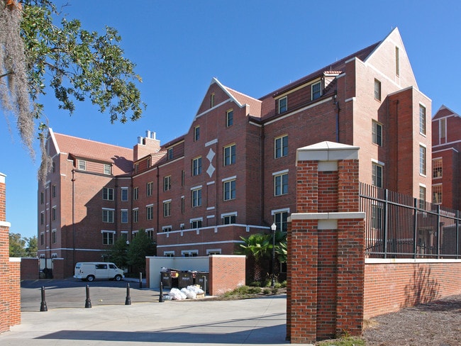DeGraff Residence Hall in Tallahassee, FL - Foto de edificio - Building Photo