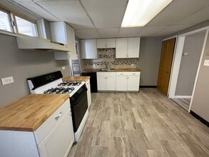 570 Broad St in Emmaus, PA - Building Photo - Building Photo