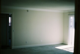 1259 Ardmore N Ave, Unit 207 in Los Angeles, CA - Building Photo - Building Photo
