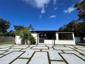 3983 Marlin Dr SE in St. Petersburg, FL - Foto de edificio - Building Photo