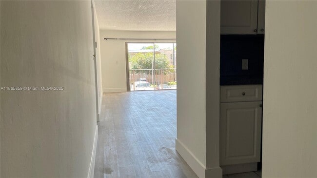 11925 NE 2nd Ave in Miami, FL - Building Photo - Building Photo