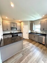 678 Zephyr Dr in Rockingham, VA - Building Photo - Building Photo