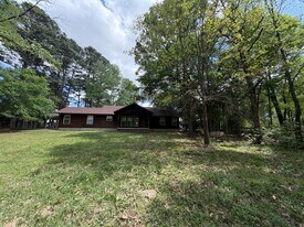 261 County Rd in Athens, TX - Building Photo