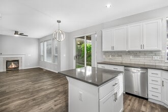 16075 SW Loon Dr in Beaverton, OR - Foto de edificio - Building Photo