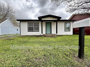1016 W Crawford St in Denison, TX - Building Photo - Building Photo