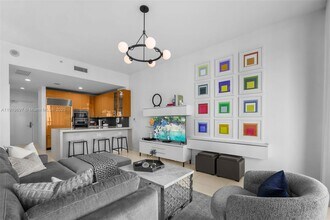 6799 Collins Ave in Miami, FL - Building Photo - Building Photo