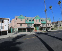 Carol Manor in Los Angeles, CA - Building Photo - Building Photo