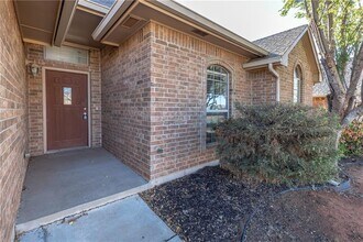 17024 Woodvine Dr in Edmond, OK - Building Photo - Building Photo