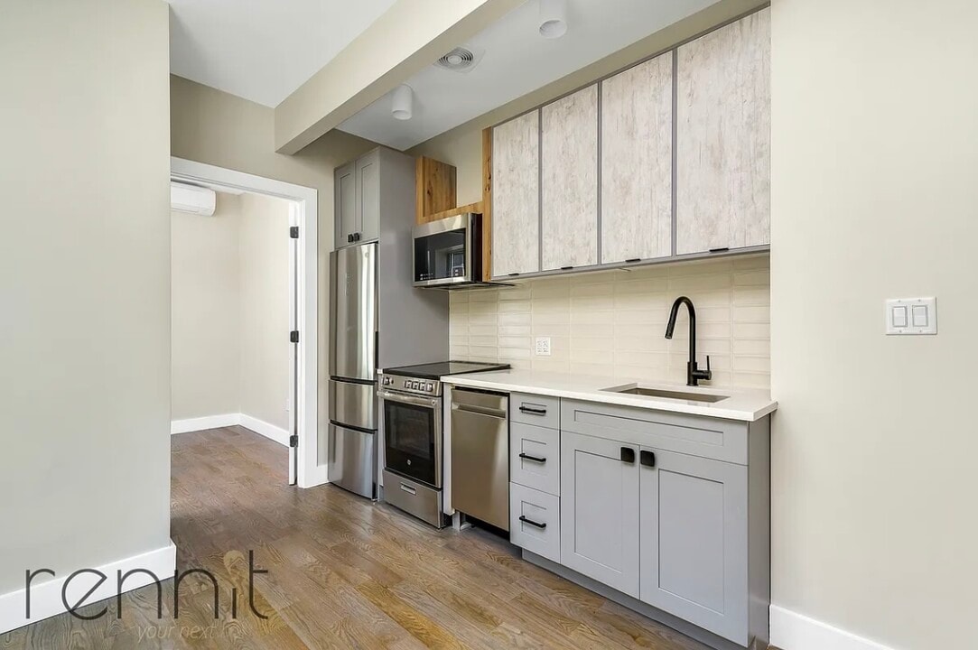 237 Martense St, Unit 2E in Brooklyn, NY - Building Photo