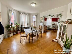 1908 Beacon St, Unit 3 in Brookline, MA - Building Photo - Building Photo