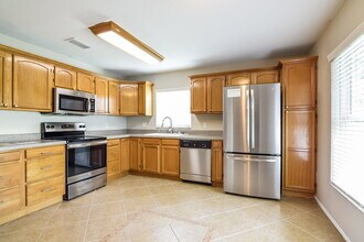 734 Stillview Cir in Brandon, FL - Building Photo - Building Photo