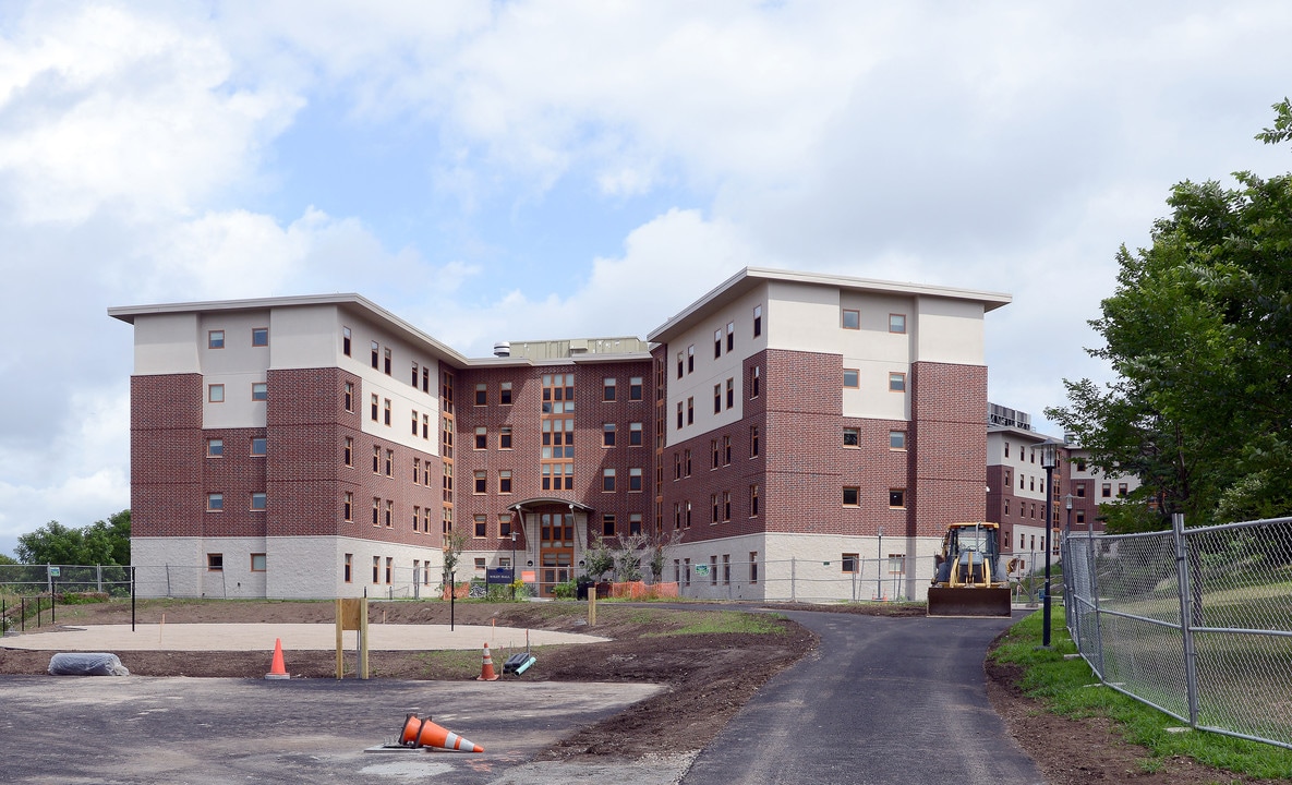 URI NEW STUDENT HOUSING BLDG A&B in Kingston, RI - Foto de edificio